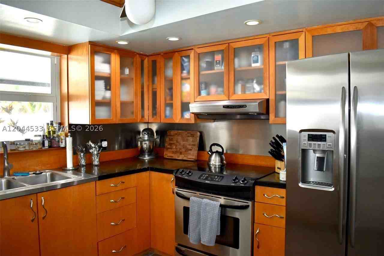 9820 Nw 7th St #0 - Photo 7 of 45