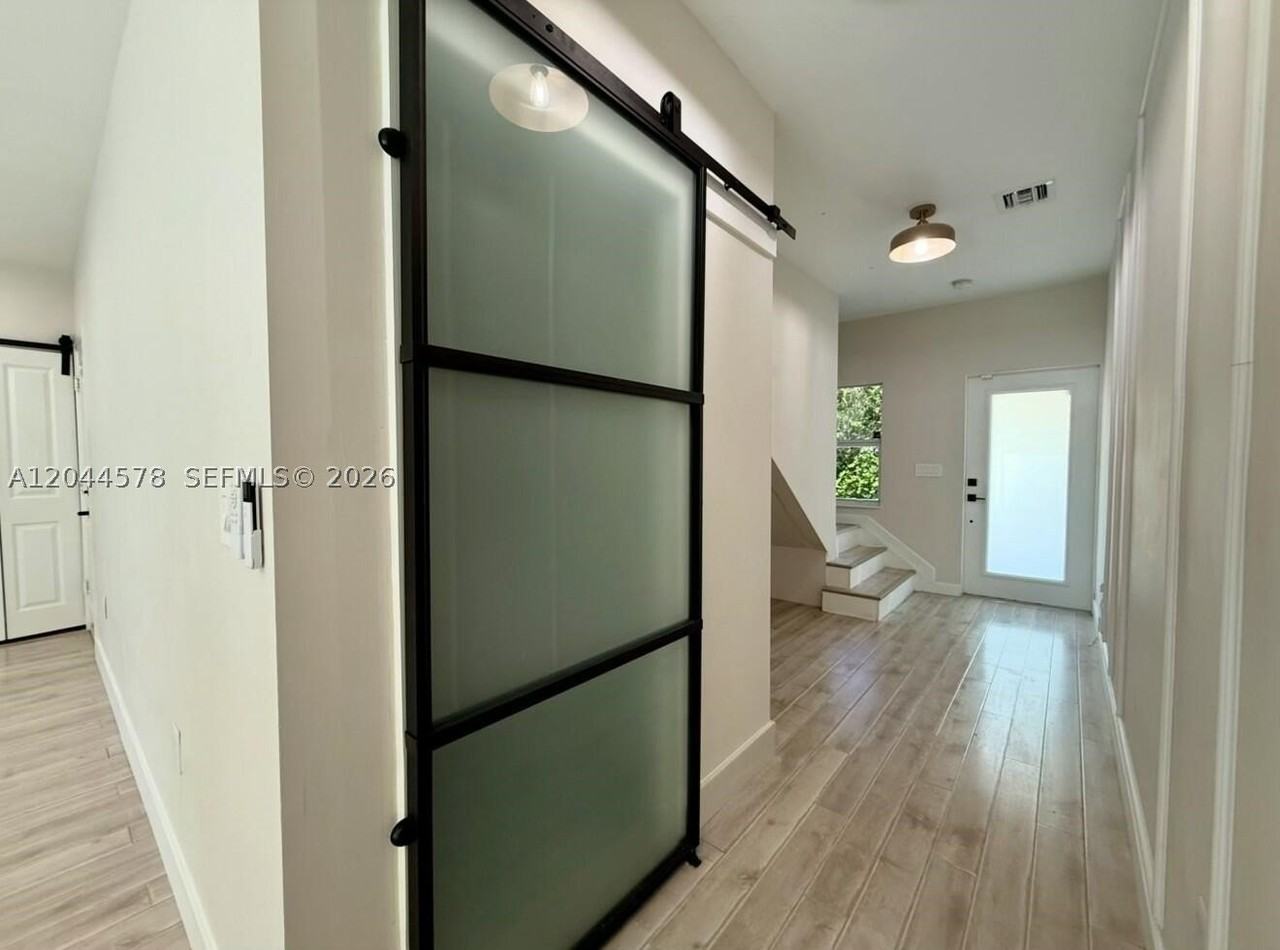 1035 Nw 2nd Ave - Photo 6 of 35