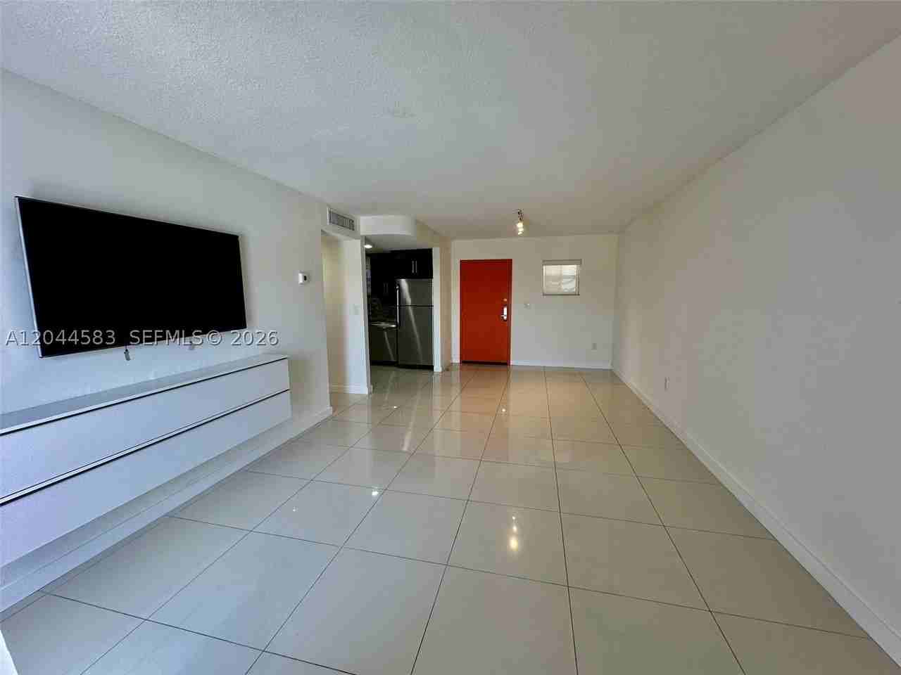 411 Sw 37th Ave #3D - Photo 3 of 17