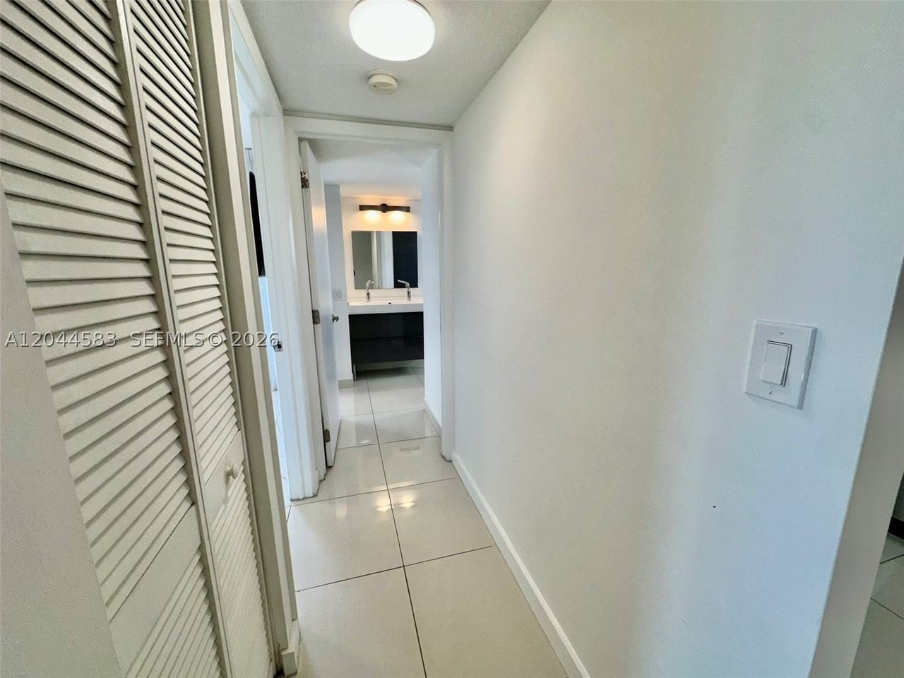 411 Sw 37th Ave #3D - Photo 5 of 17