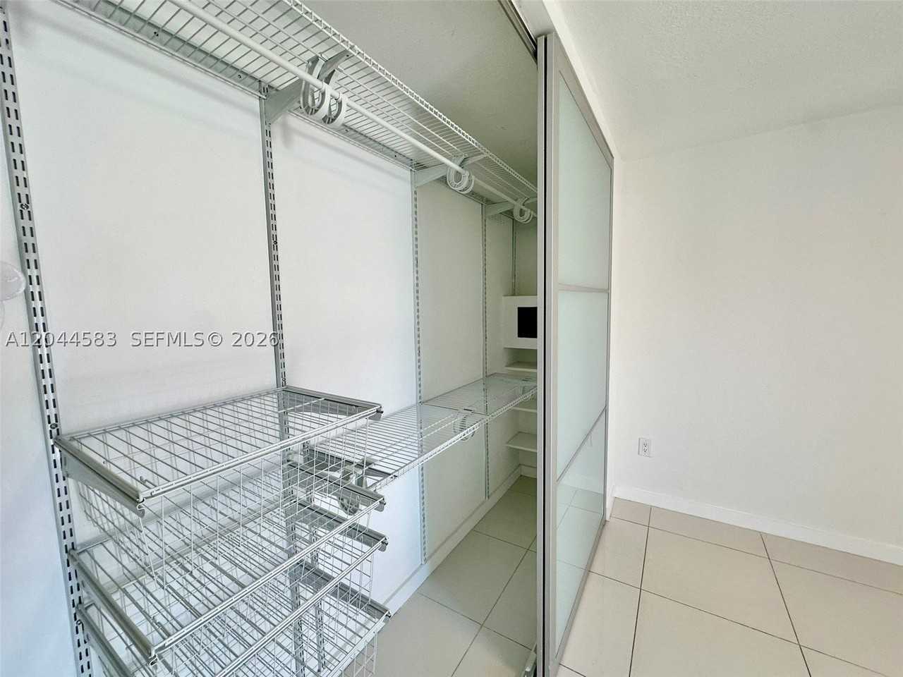 411 Sw 37th Ave #3D - Photo 7 of 17