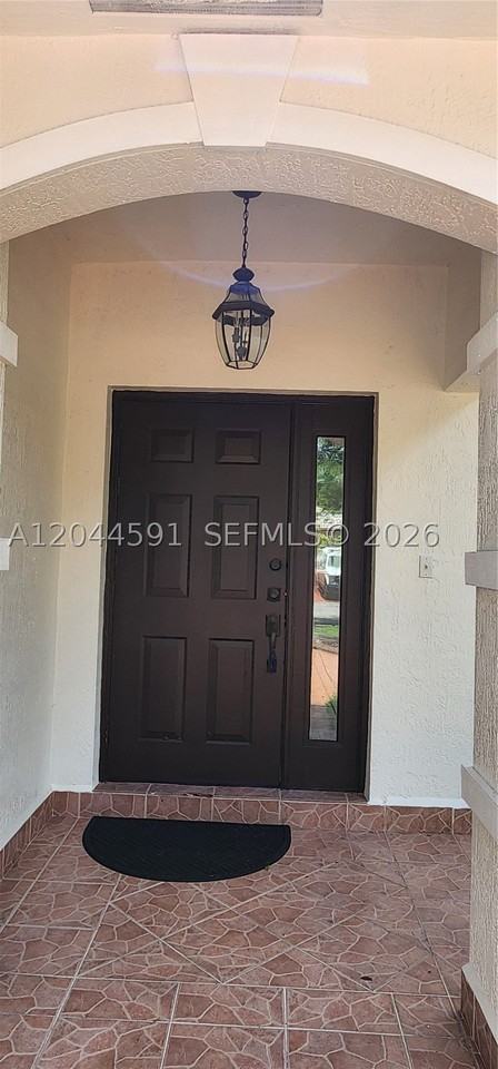 16507 Nw 91st Ave - Photo 3 of 34