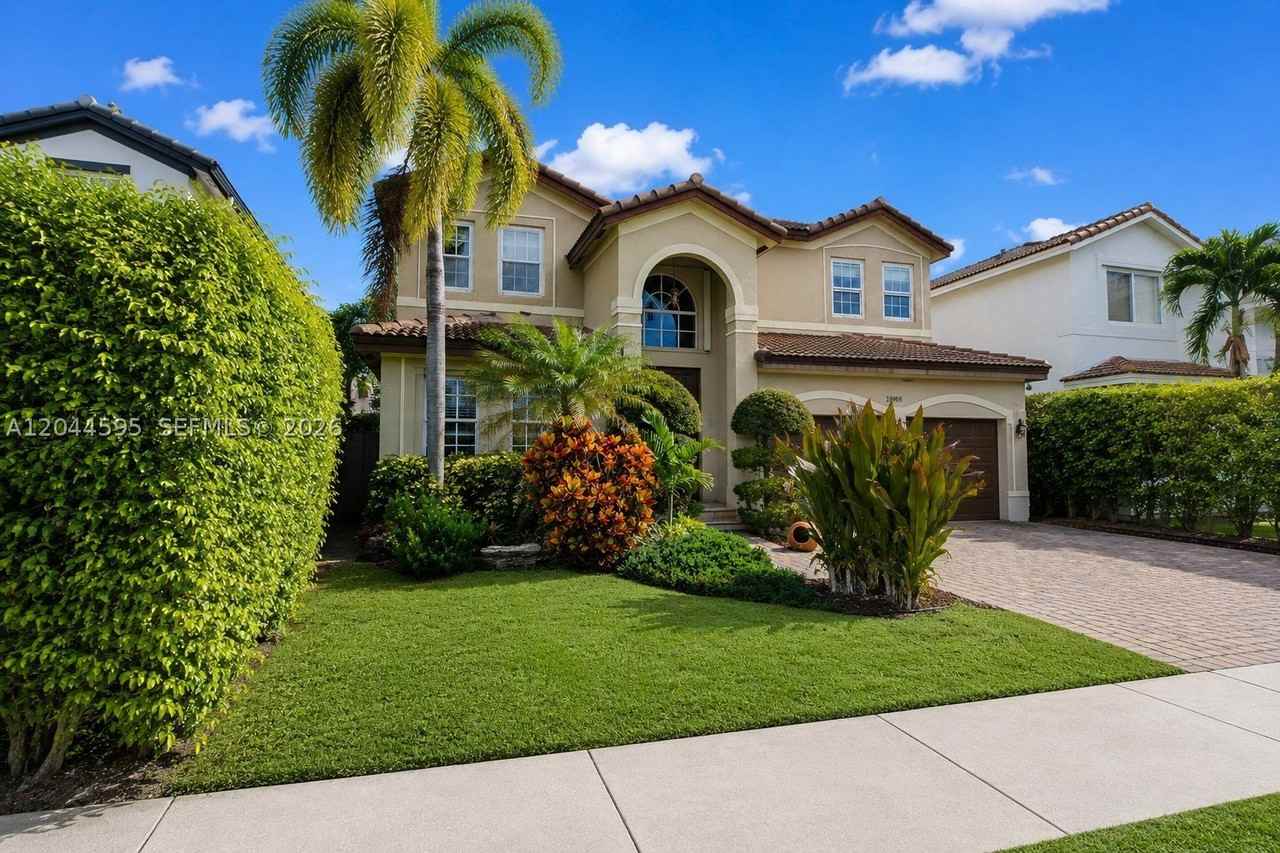13989 Sw 155th Ter - Photo 2 of 40