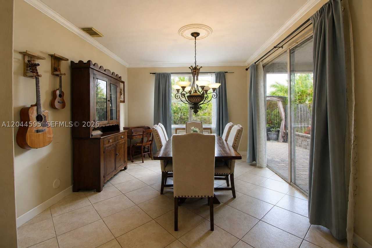 13989 Sw 155th Ter - Photo 7 of 40