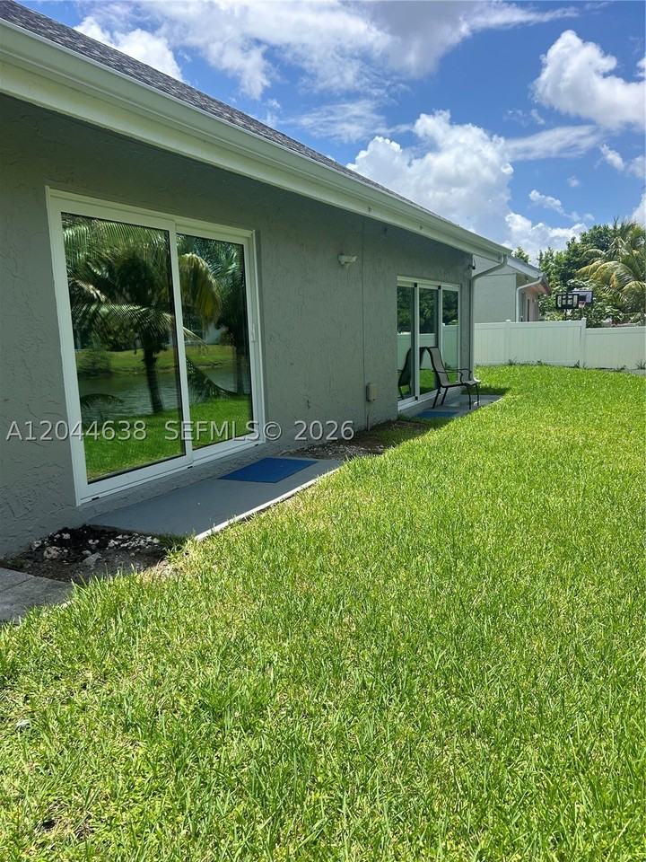 2730 Cypress Ave - Photo 2 of 13