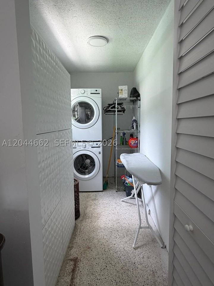2401 Sw 16th Ct - Photo 6 of 41