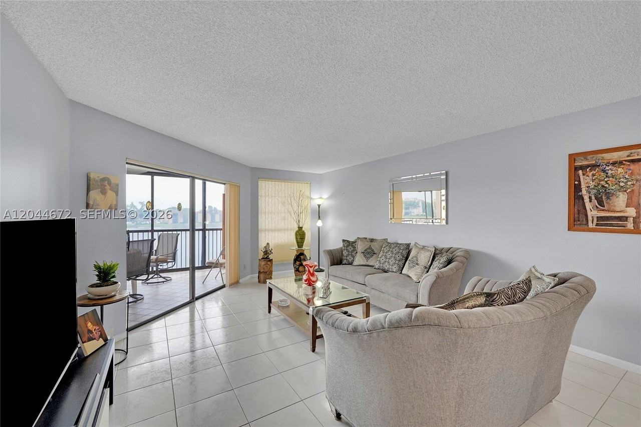 7250 Fairfax Dr #302