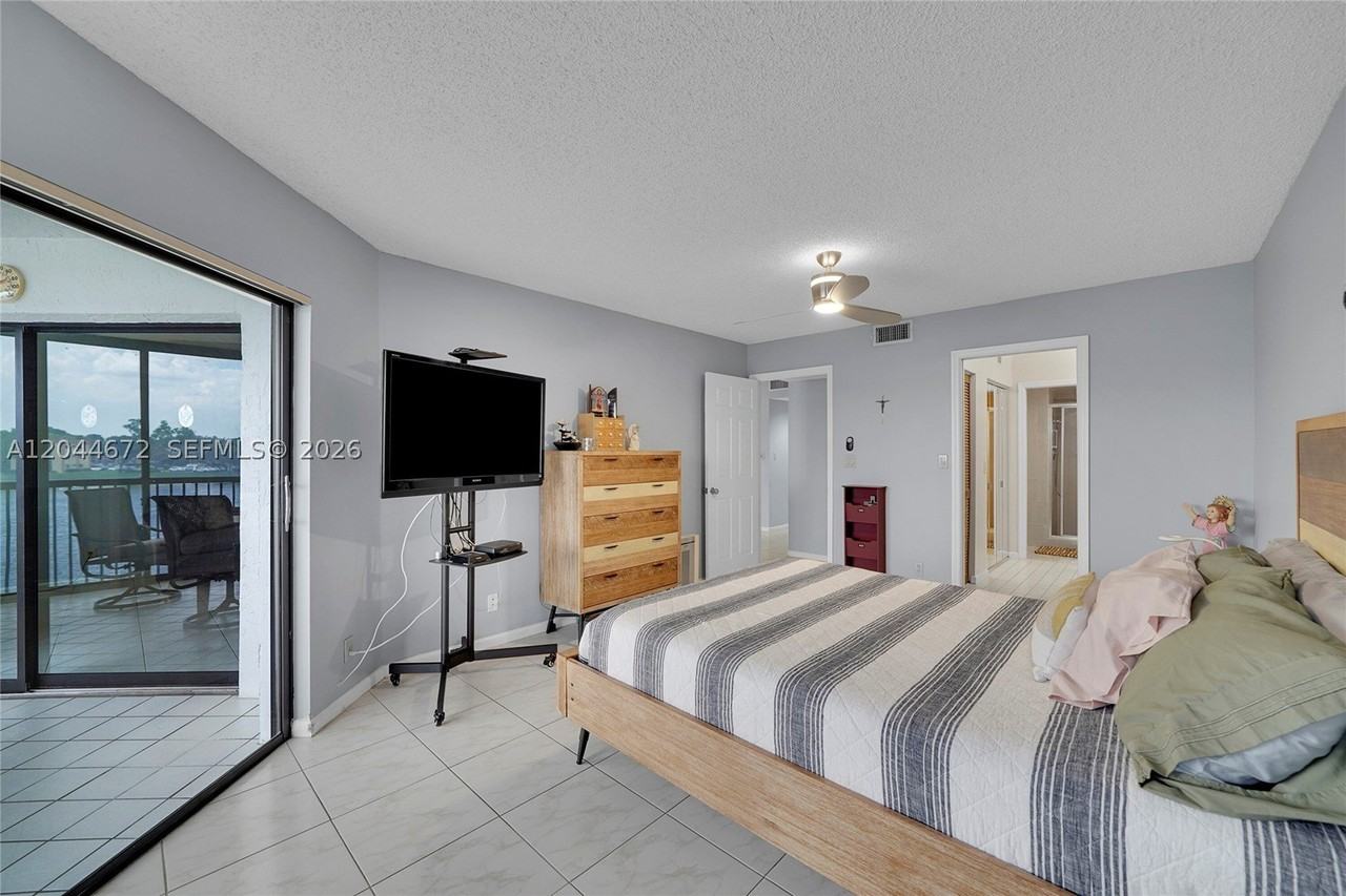 7250 Fairfax Dr #302 - Photo 5 of 29
