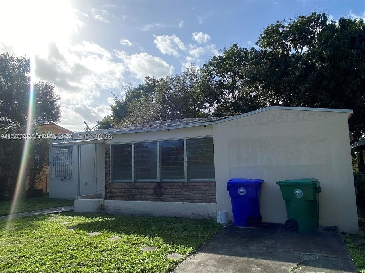 170 Nw 49th St - Photo 2 of 22