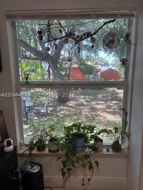 170 Nw 49th St - Photo 4 of 22