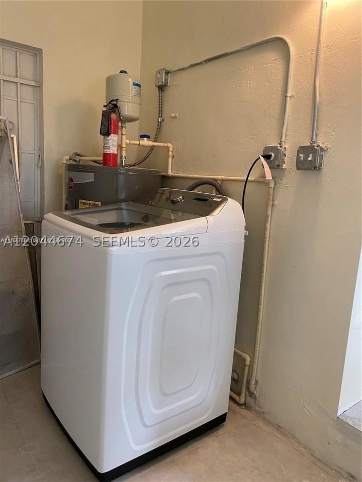 170 Nw 49th St - Photo 7 of 22