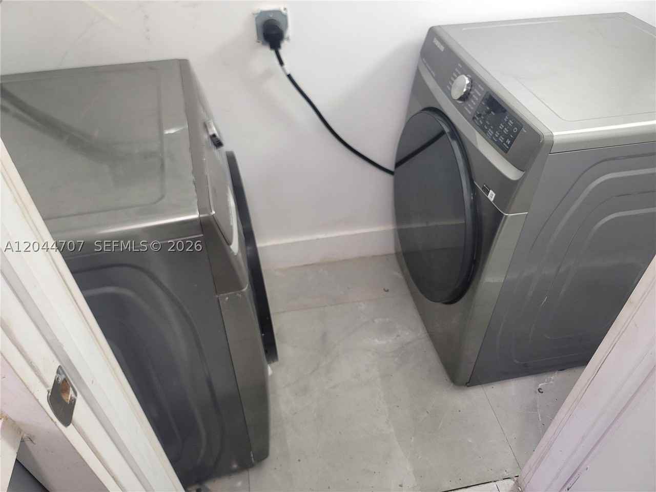512 Nw 96th St #B - Photo 2 of 8