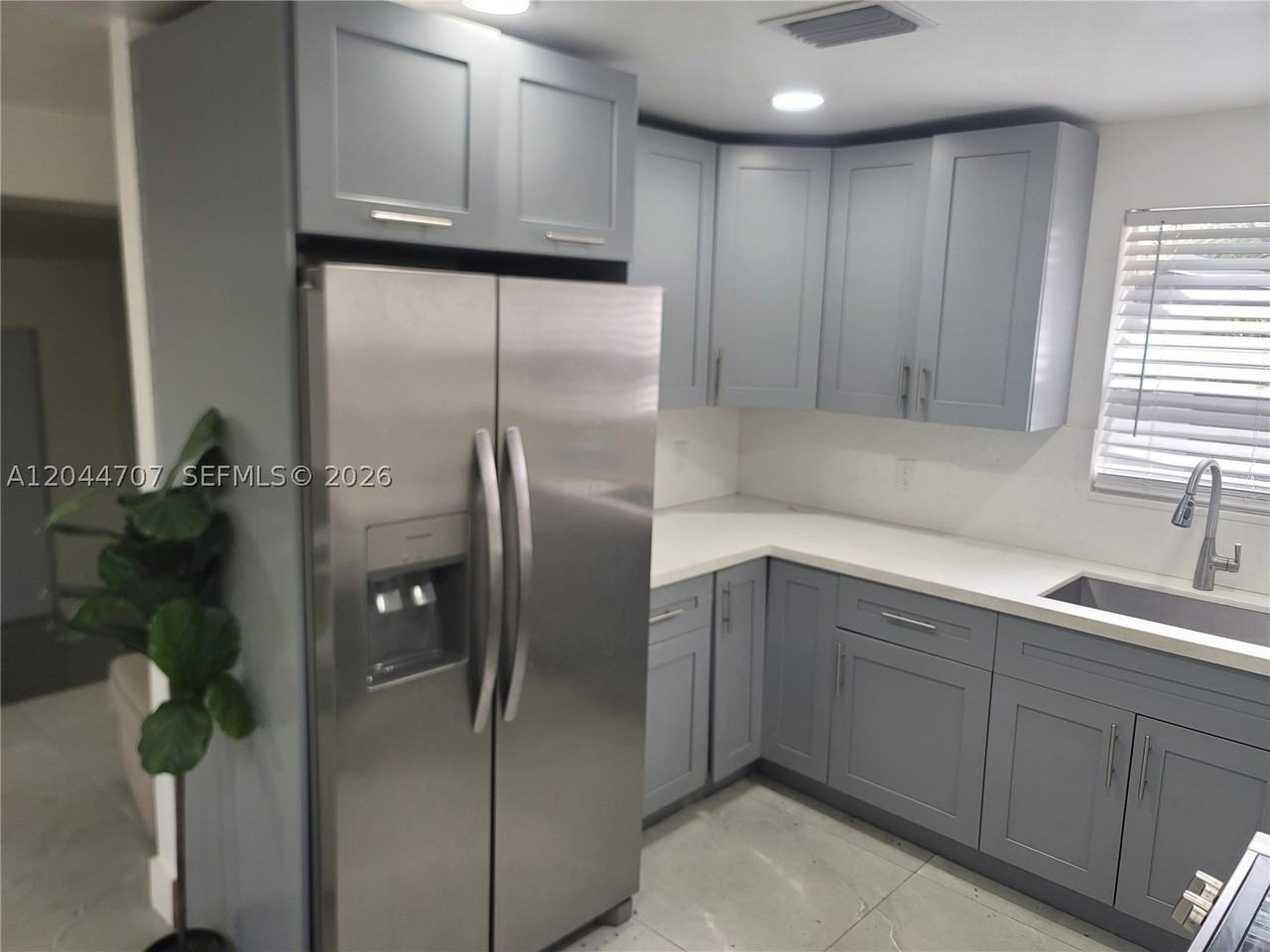 512 Nw 96th St #B - Photo 3 of 8