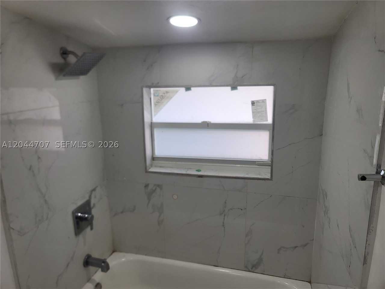 512 Nw 96th St #B - Photo 5 of 8