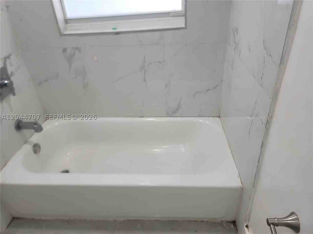 512 Nw 96th St #B - Photo 6 of 8