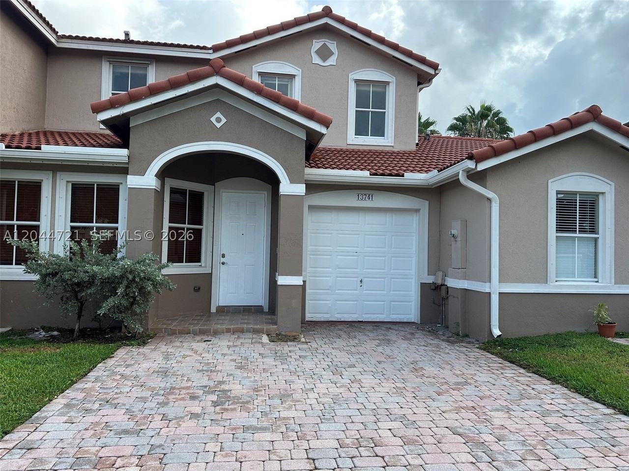 13741 Sw 274th Ter - Photo 2 of 35