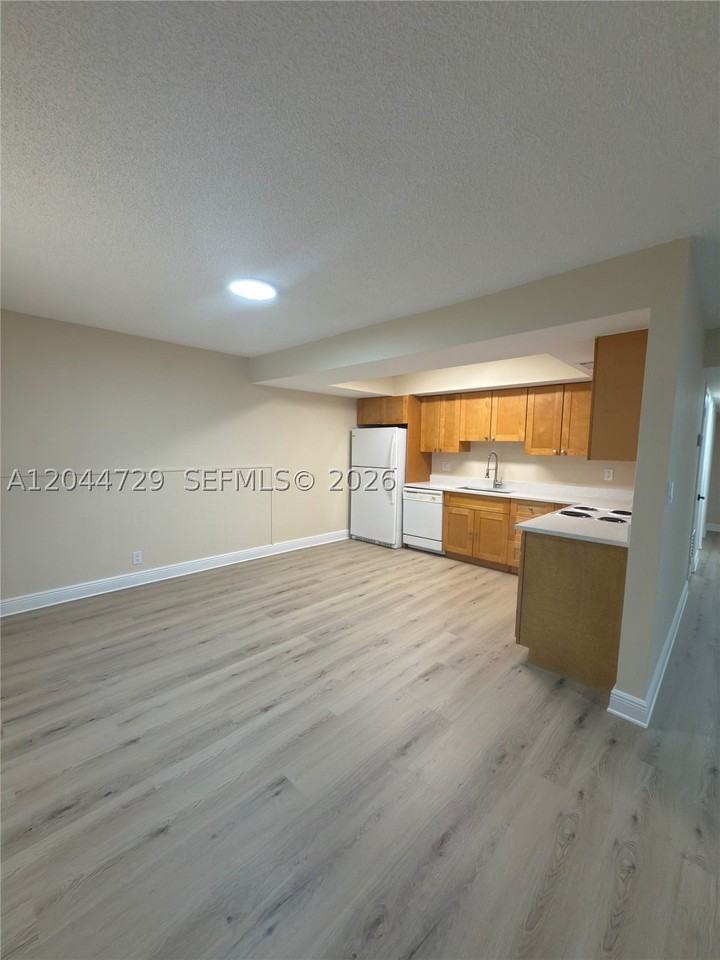 8303 W Sample Rd #04 - Photo 3 of 10