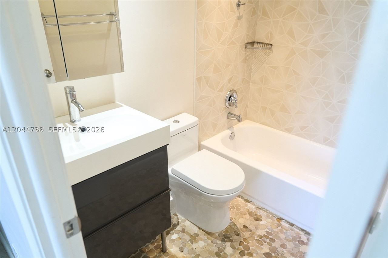 3000 N Ocean Blvd #407 - Photo 5 of 18