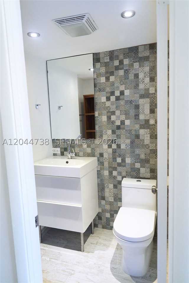 3000 N Ocean Blvd #407 - Photo 6 of 18