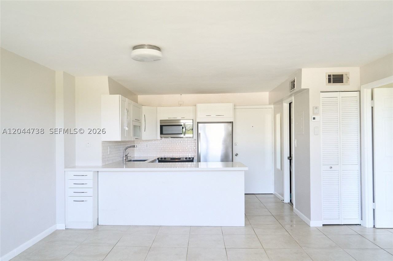 3000 N Ocean Blvd #407 - Photo 7 of 18