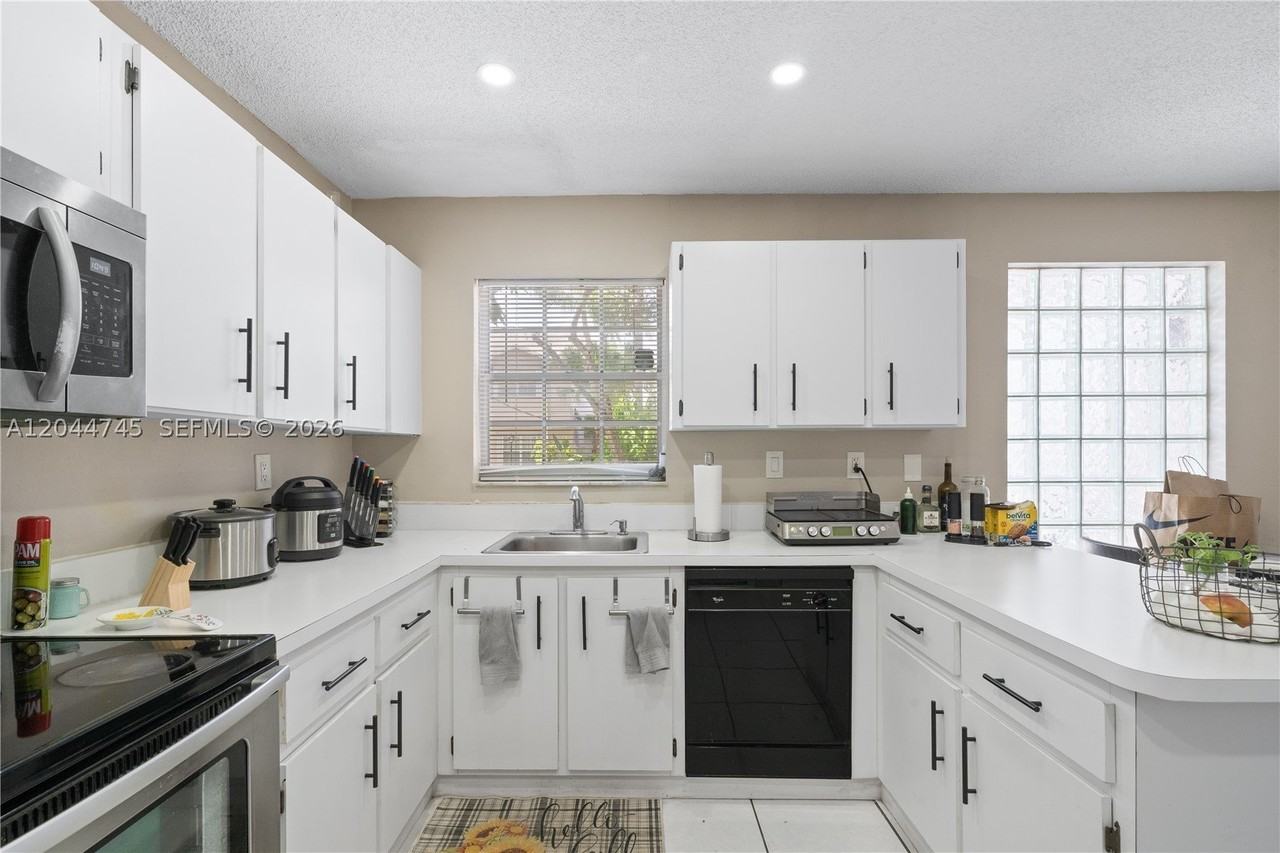 14606 Sw 122nd Pl #14606 - Photo 5 of 45
