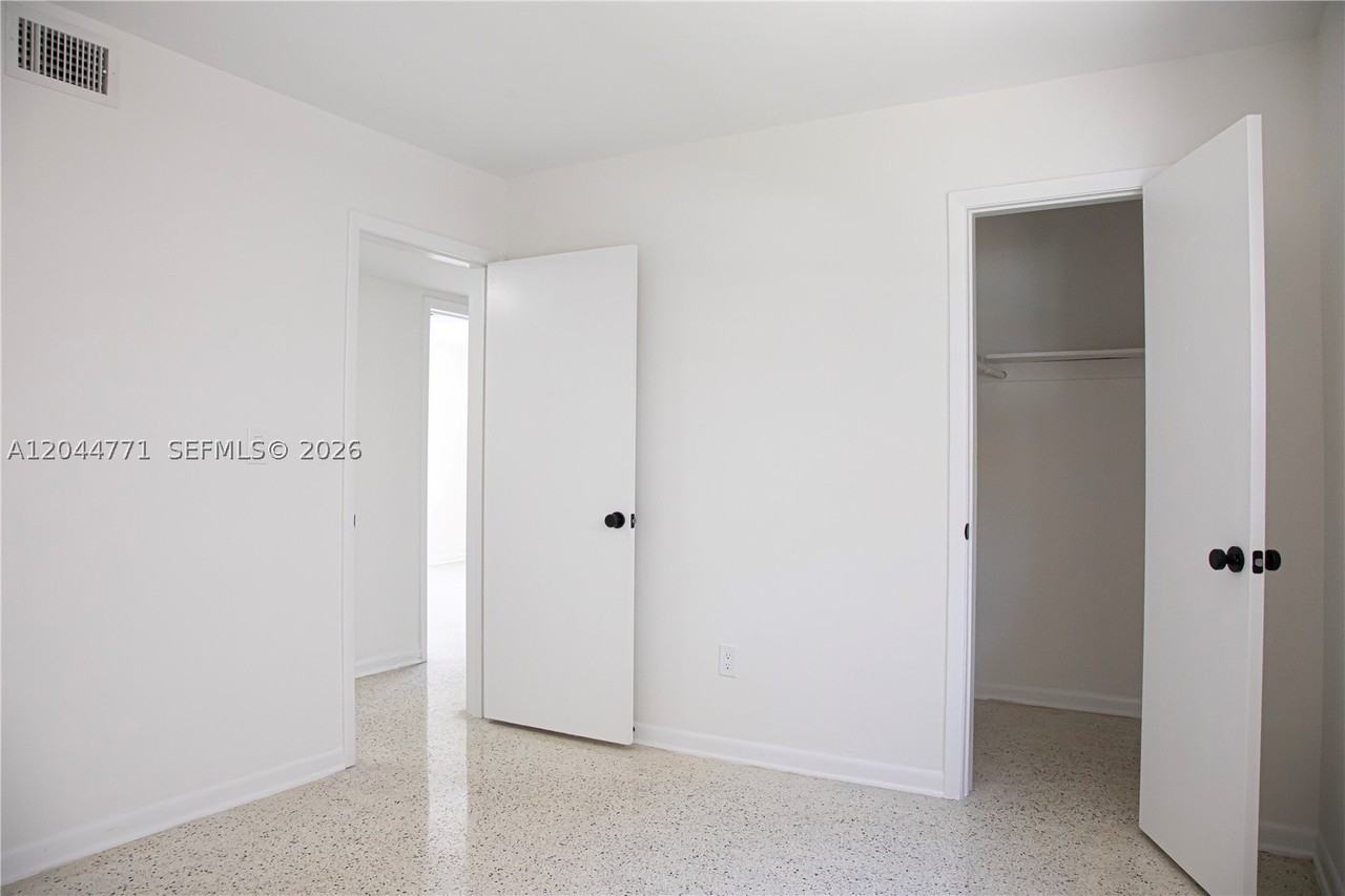 1226 Sw 30th Ave #1226 - Photo 5 of 19