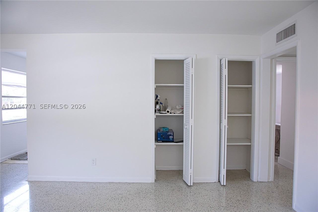 1226 Sw 30th Ave #1226 - Photo 6 of 19