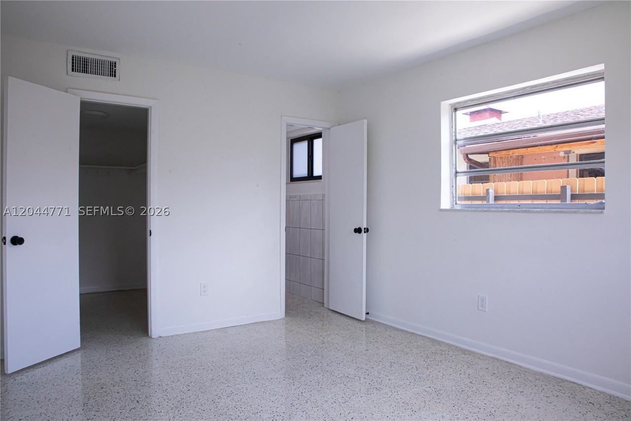1226 Sw 30th Ave #1226 - Photo 7 of 19