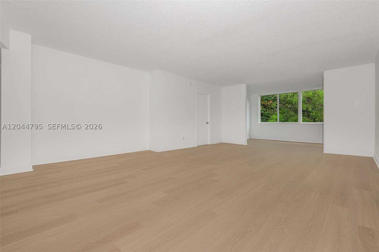 445 Ne 195th St #326 - Photo 3 of 27