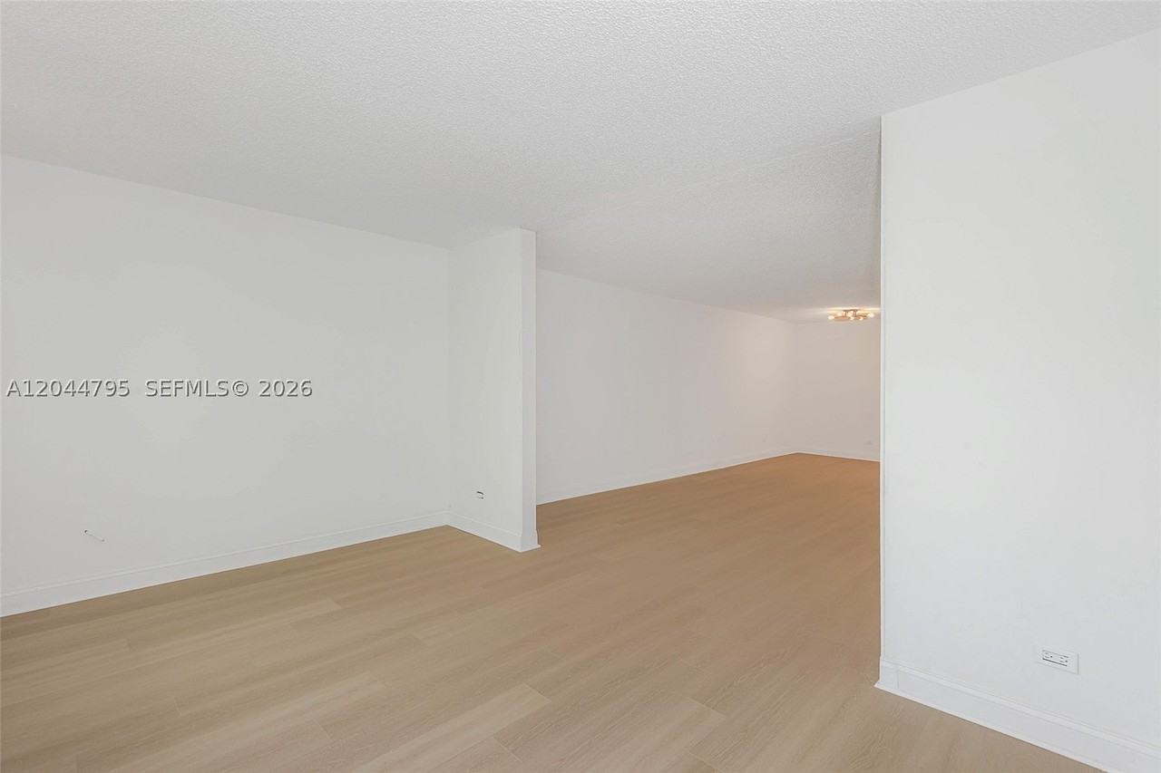 445 Ne 195th St #326 - Photo 6 of 27