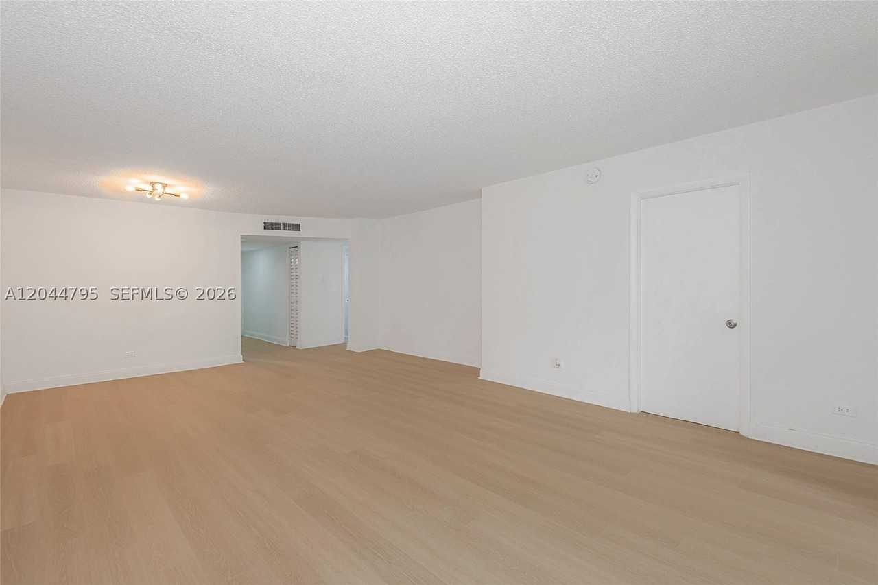 445 Ne 195th St #326 - Photo 7 of 27