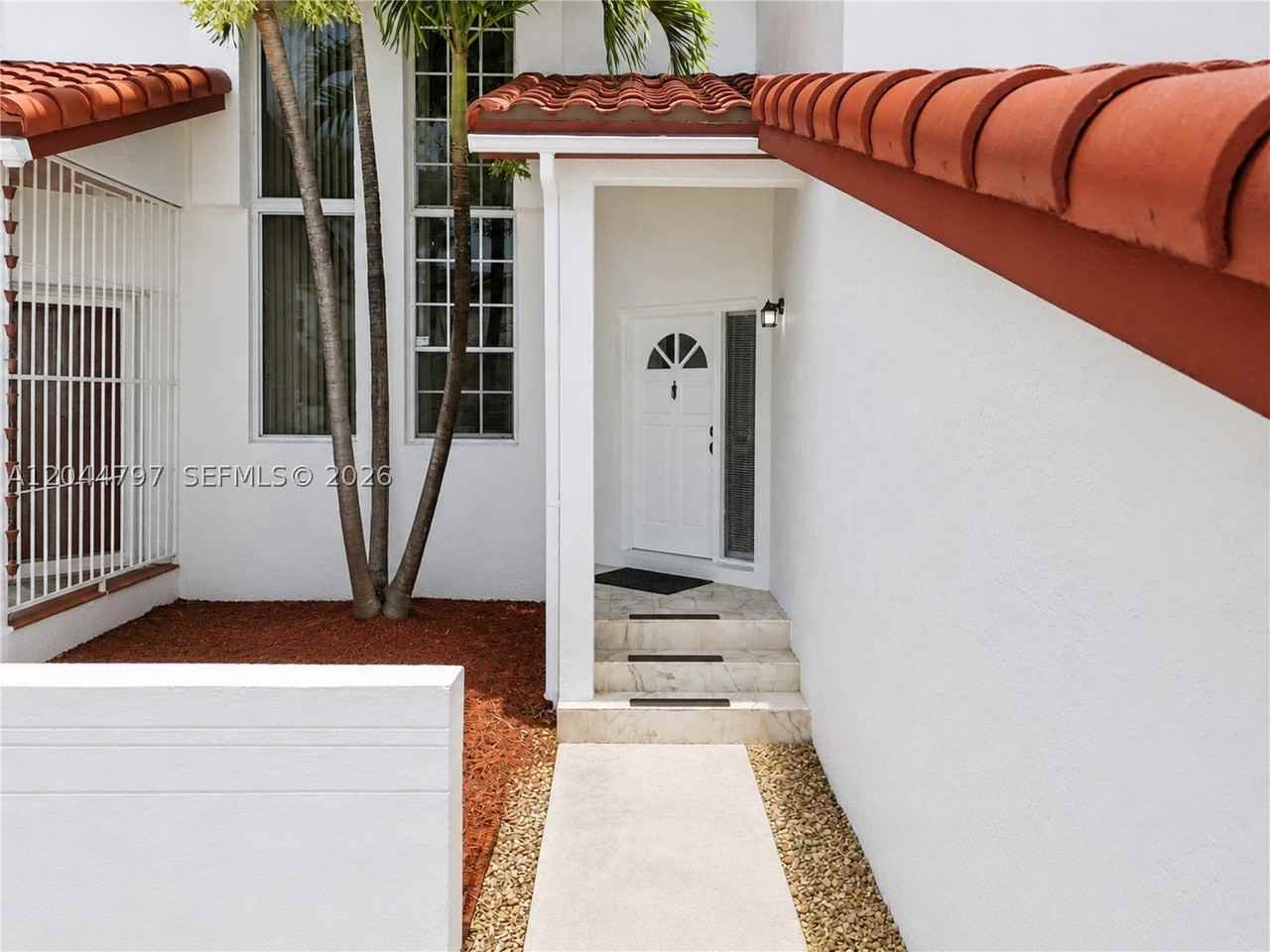20964 Sw 84th Ave - Photo 4 of 43