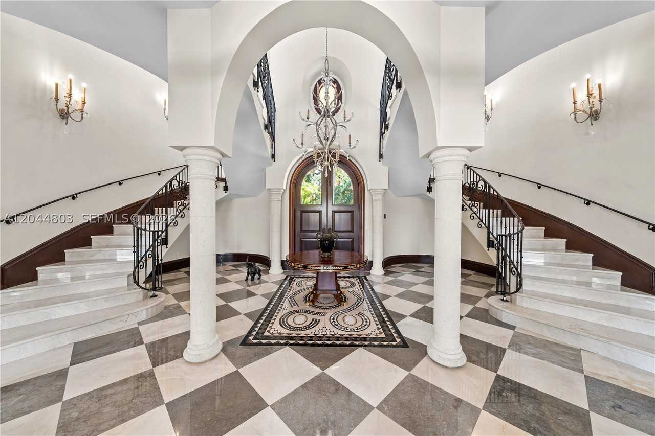 150 Edgewater Dr - Photo 4 of 50