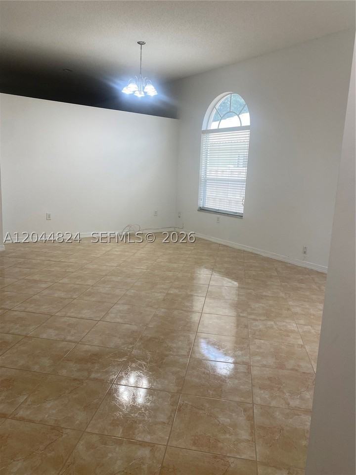 1315 Nw 143rd Ave #1315 - Photo 4 of 20