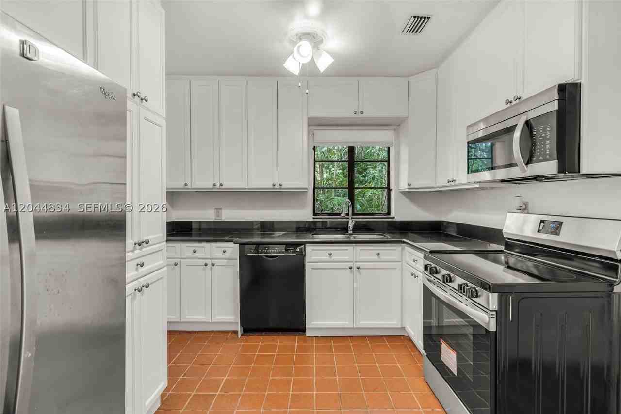 5390 Sunset Dr - Photo 6 of 25