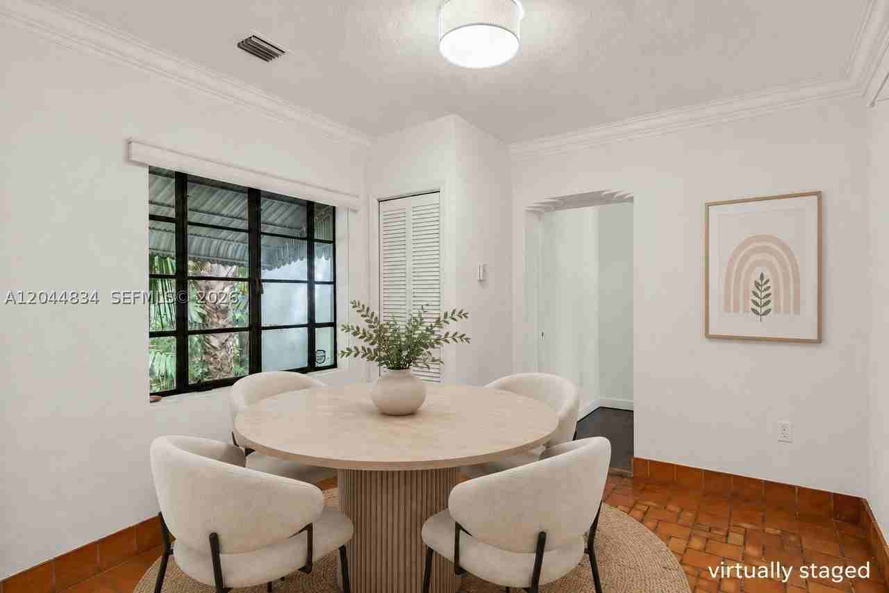 5390 Sunset Dr - Photo 7 of 25