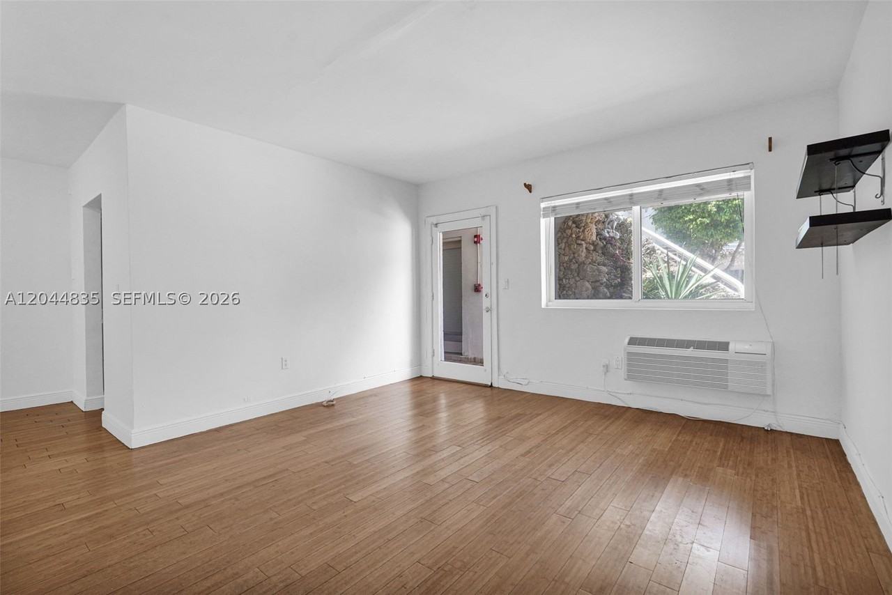 320 85th St #4 - Photo 2 of 19