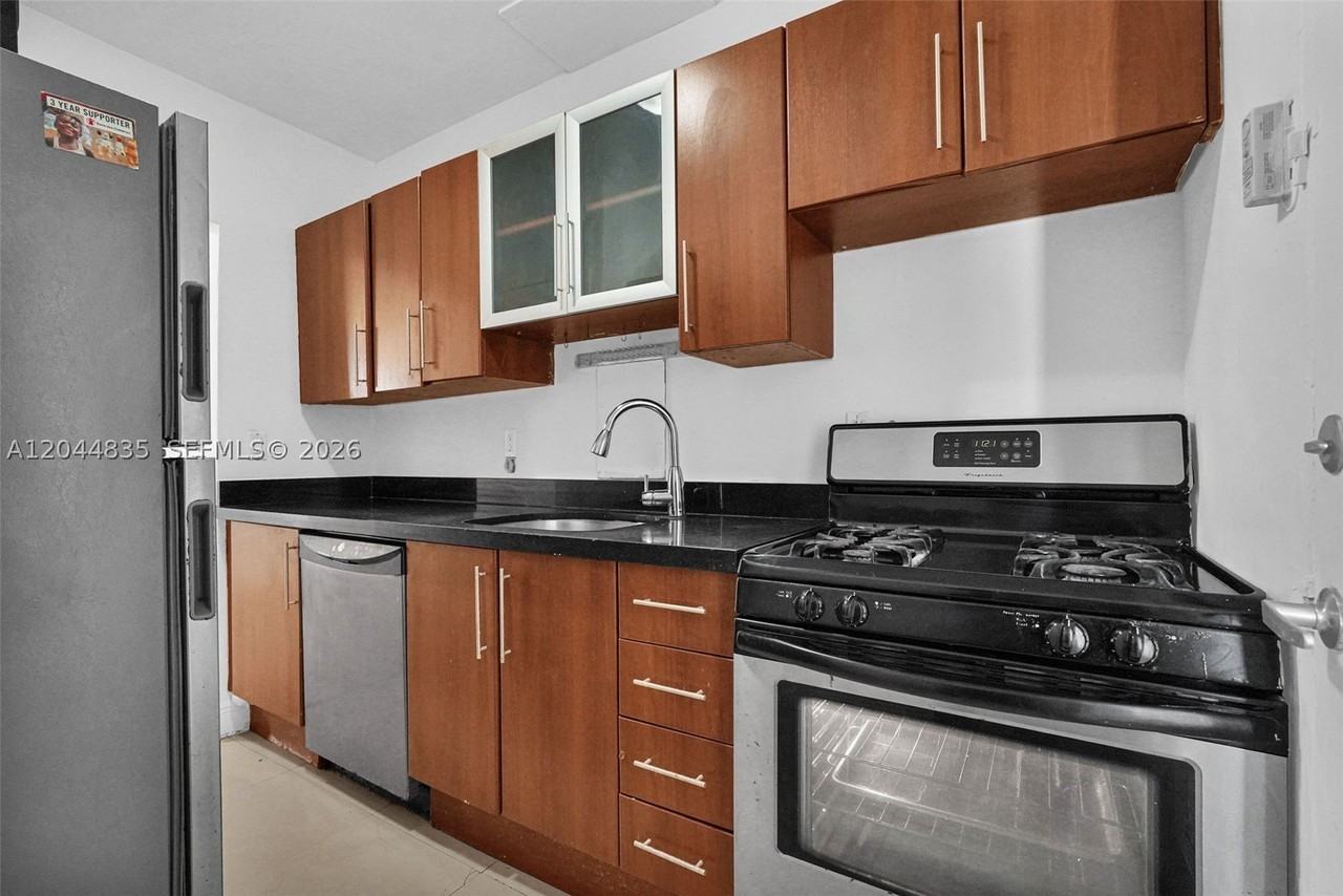 320 85th St #4 - Photo 4 of 19