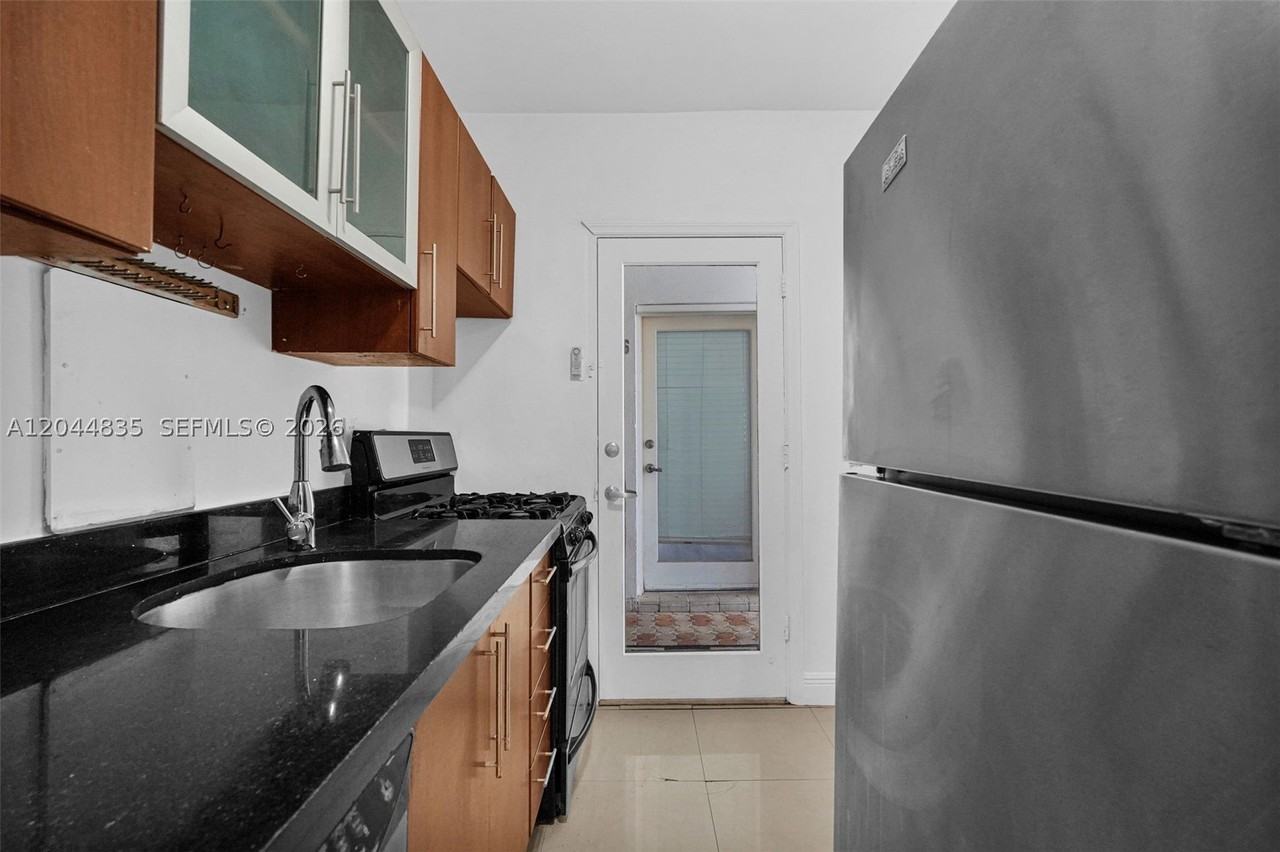 320 85th St #4 - Photo 5 of 19