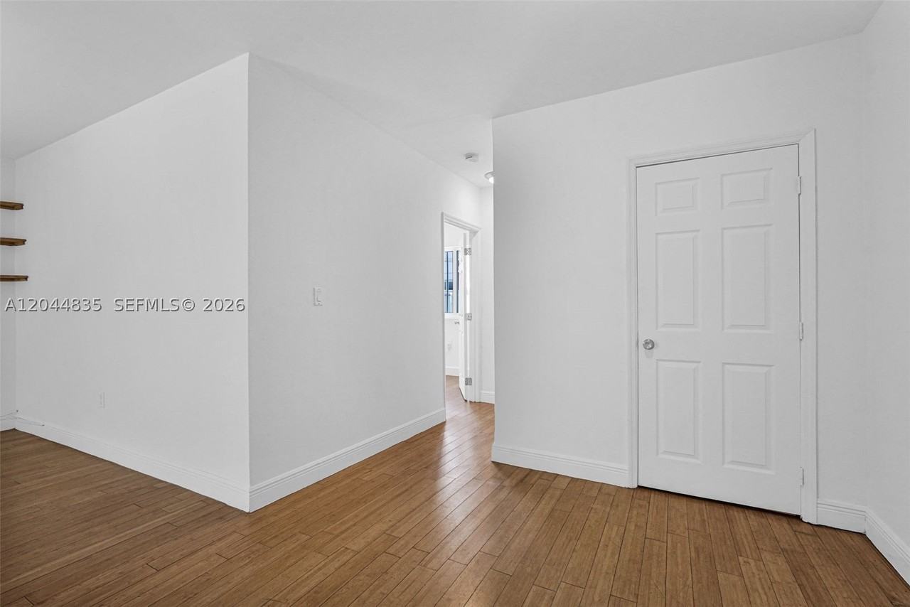 320 85th St #4 - Photo 6 of 19