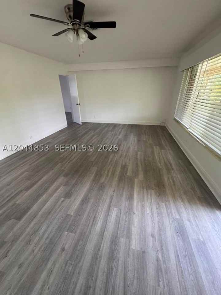 2396 Ne 5th Ave #2398 - Photo 3 of 12