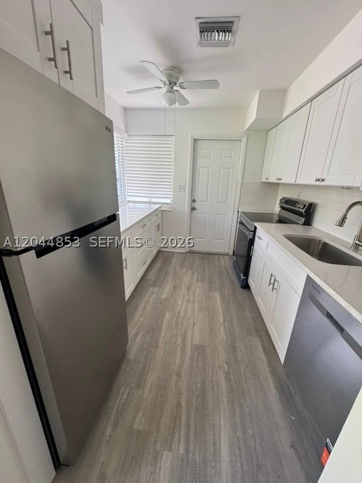 2396 Ne 5th Ave #2398 - Photo 4 of 12