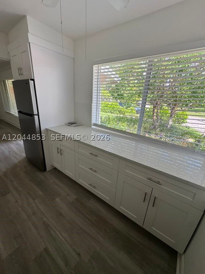 2396 Ne 5th Ave #2398 - Photo 6 of 12