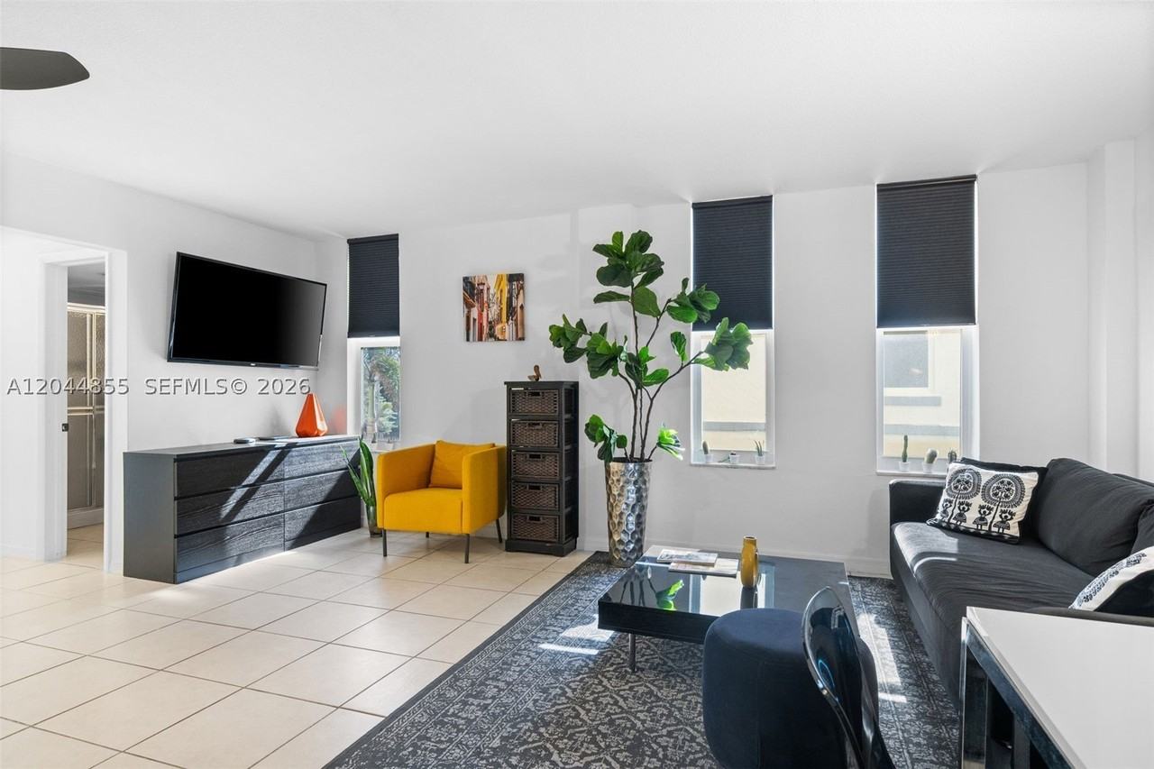 801 S Ocean Dr #207 - Photo 4 of 23