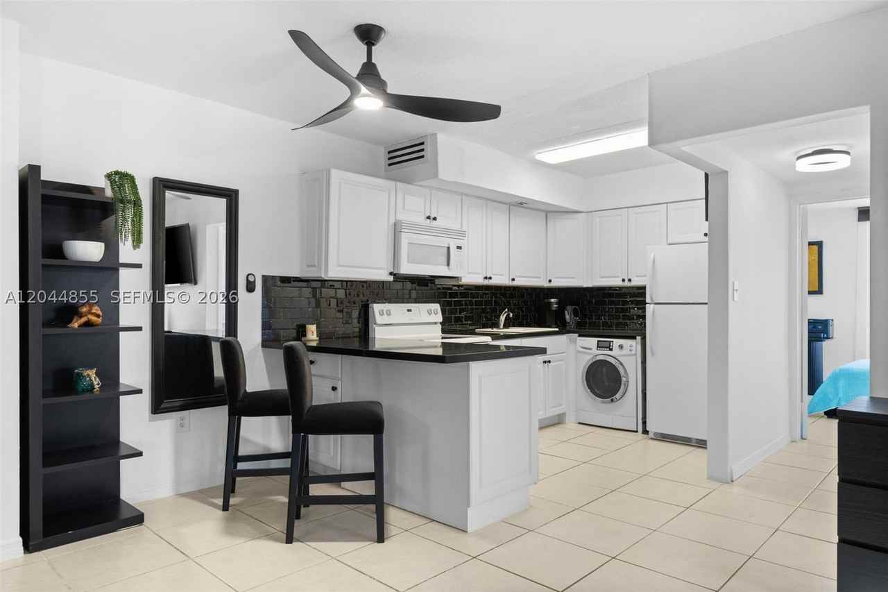 801 S Ocean Dr #207 - Photo 5 of 23