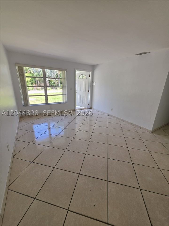 5720 Douglas St - Photo 5 of 15
