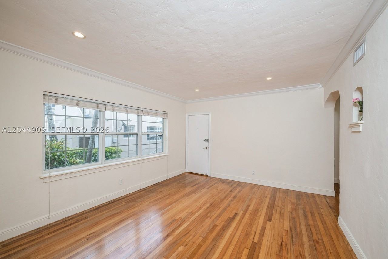 237 Madeira Ave #3 - Photo 5 of 35