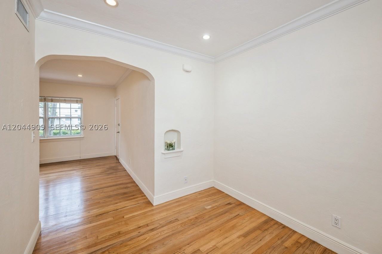 237 Madeira Ave #3 - Photo 6 of 35