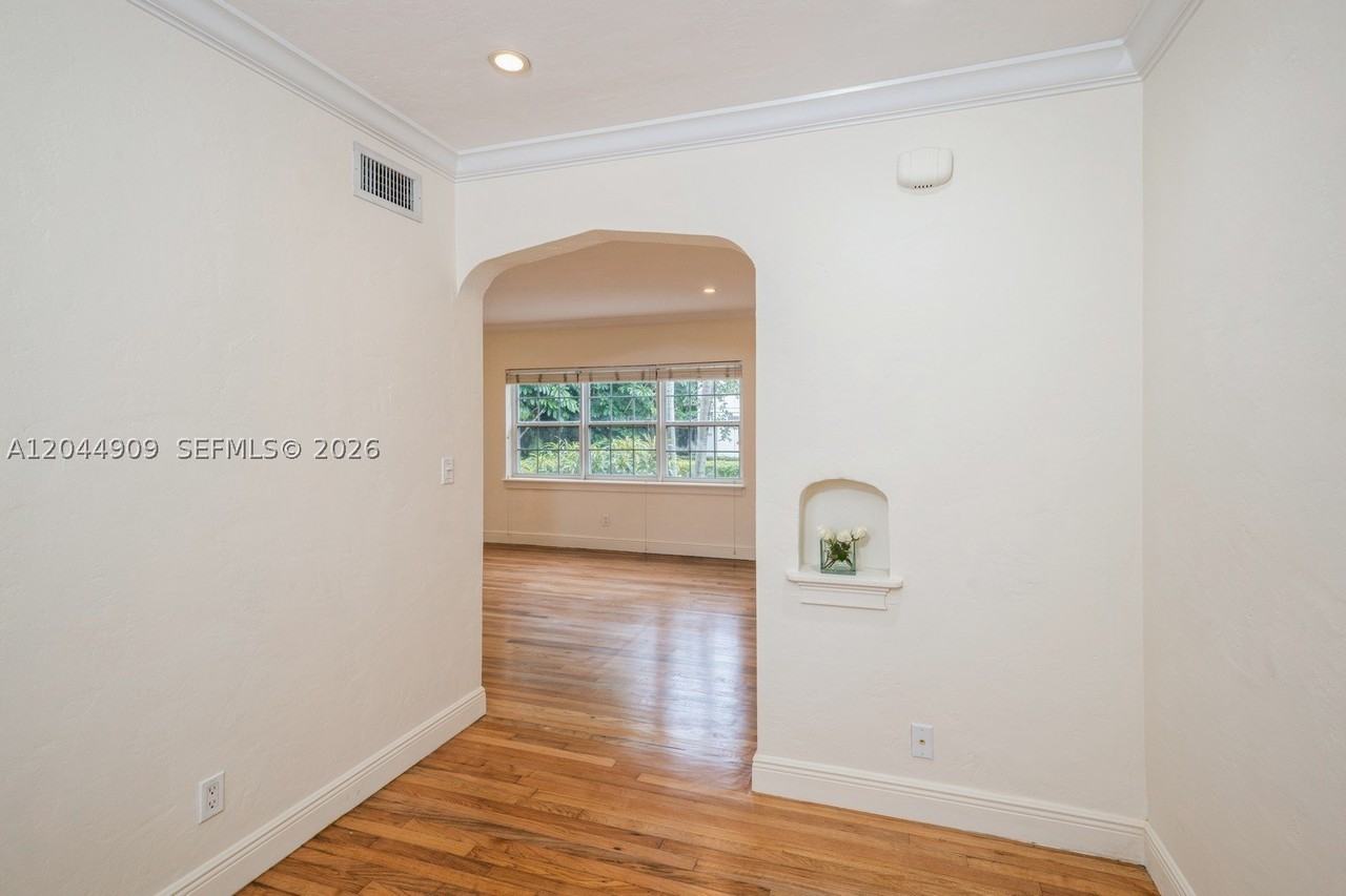 237 Madeira Ave #3 - Photo 7 of 35