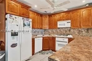1061 Ne 26th Ave #1061 - Photo 2 of 12